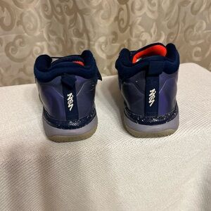 Little girl’s basketball tennis shoes
